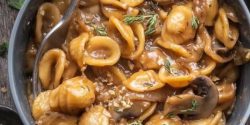 طرز تهیه پاستا با قارچ خامه ای خوشمزه و مجلسی با نکات