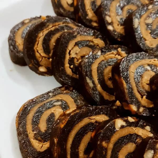 طرز تهیه رولت خرما خوشمزه و مجلسی با نکات کامل