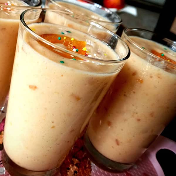 طرز تهیه میلک شیک زردآلو خوشمزه و مخصوص کافی شاپی