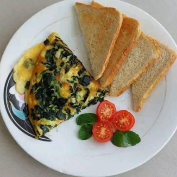 طرز تهیه املت اسفناج رژیمی و خوشمزه با نکات کامل