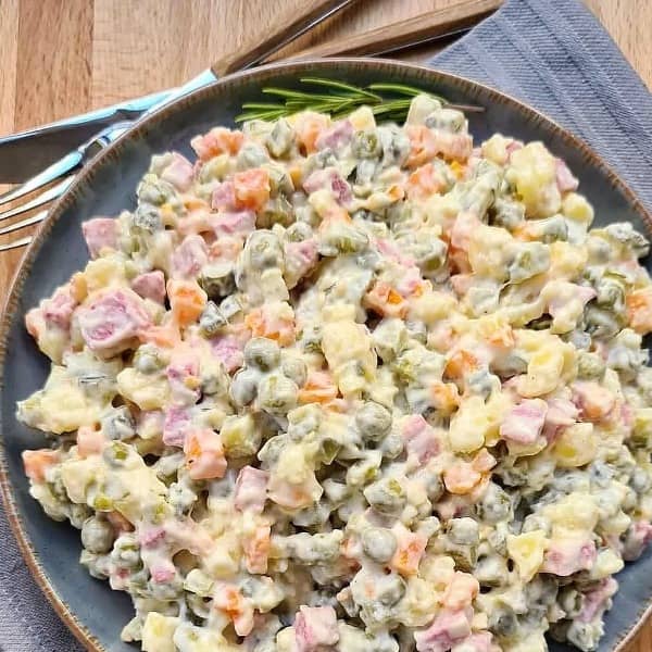 طرز تهیه سالاد روسی اصل خوشمزه و مخصوص با نکات