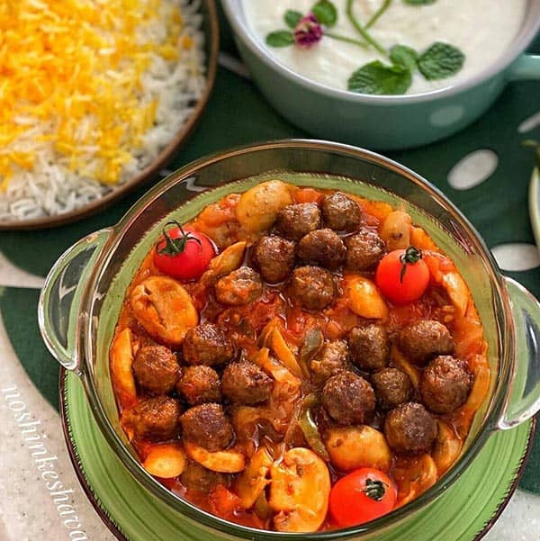 طرز تهیه خورش گوشت و قارچ؛ برای روزهایی که وقت نداری عالیه!