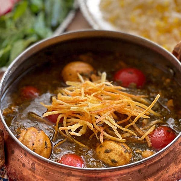 طرز تهیه خورش تره با مرغ به روش سنتی رستوران های کردستان