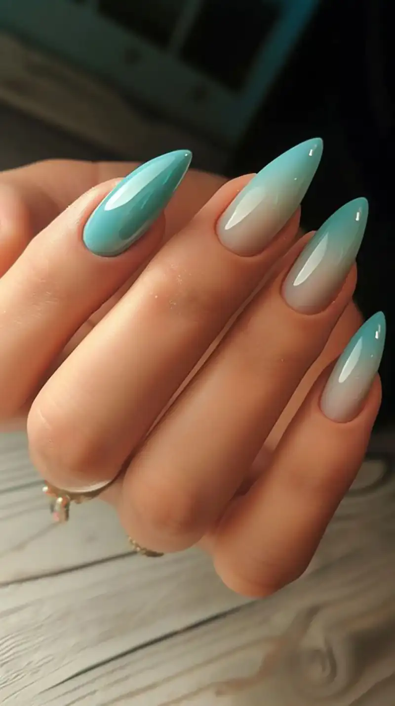 آمبره ناخن بلند بادومی