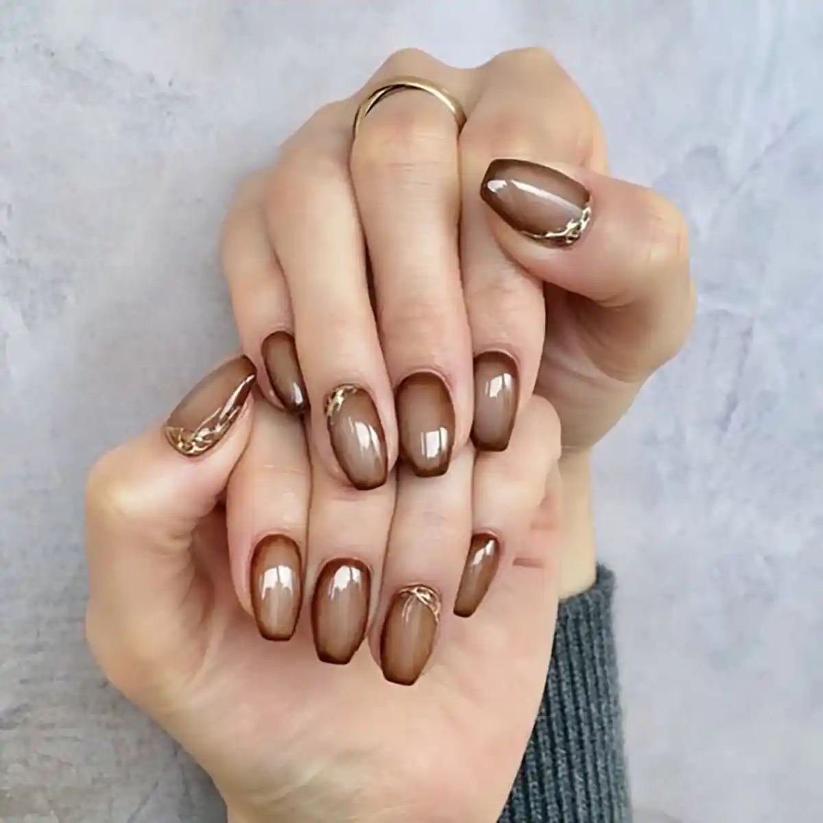 کاشت ناخن قهوه ای