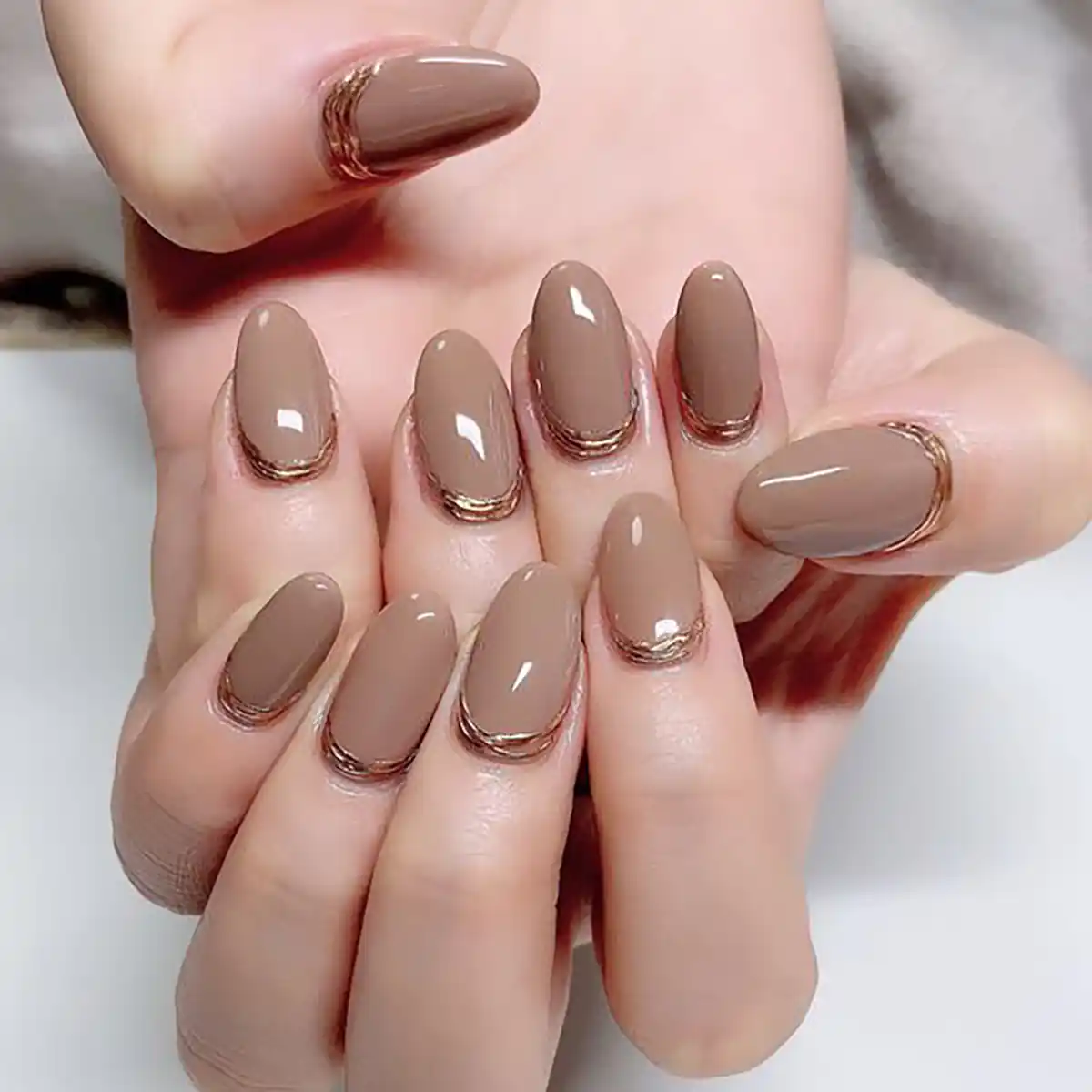 کاشت ناخن قهوه ای