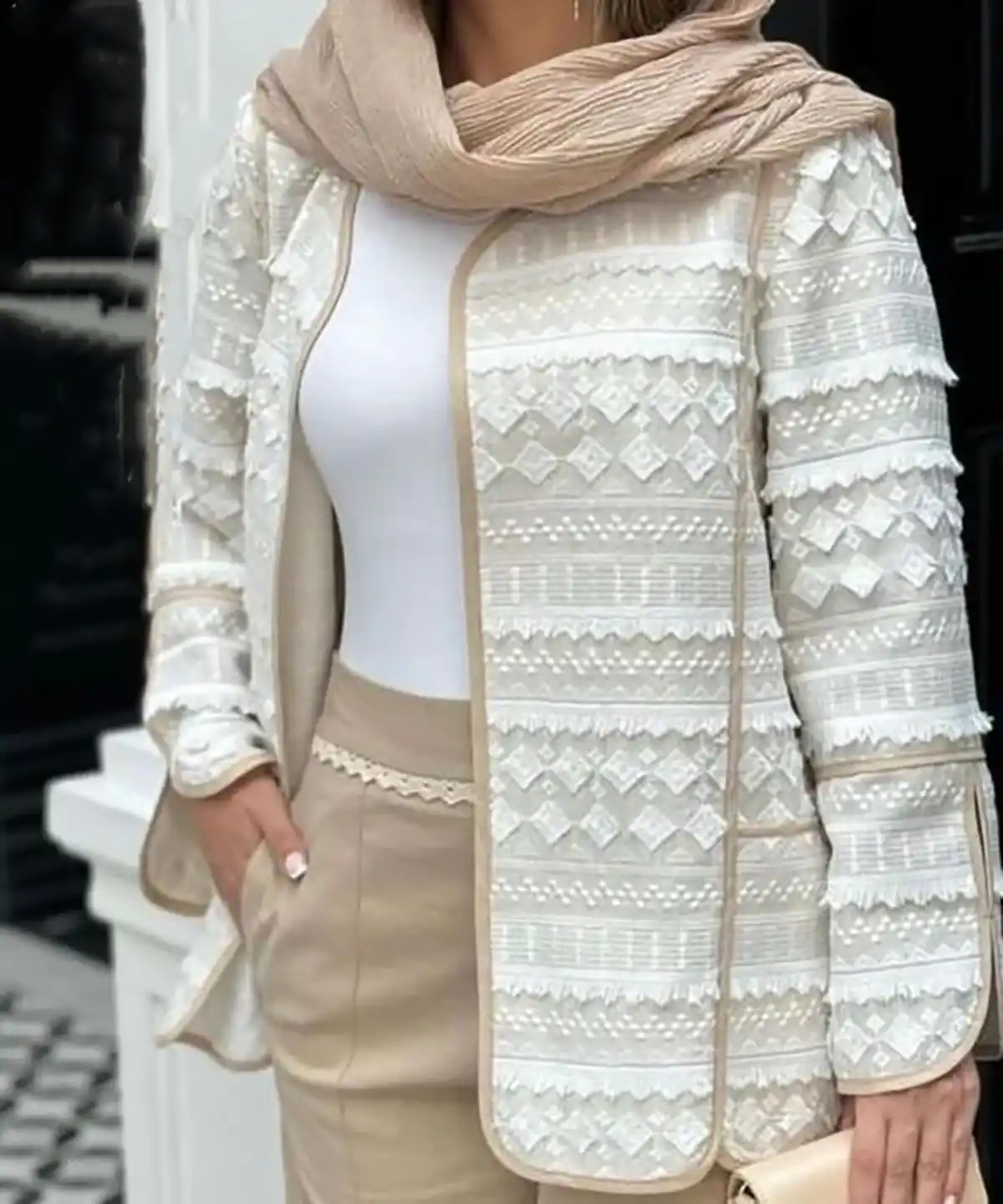 مانتو کتی کرمی طرحدار شیک