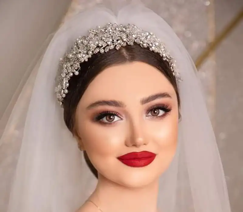 مدل آرایش عروس با رژ قرمز