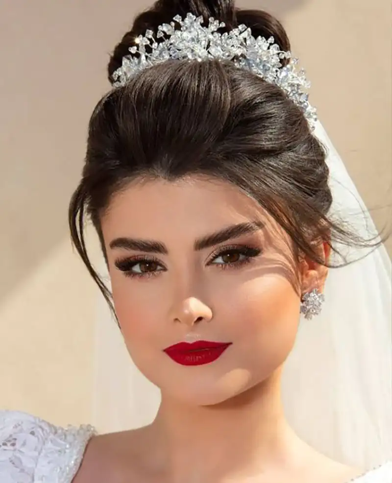 مدل آرایش عروس با رژ قرمز