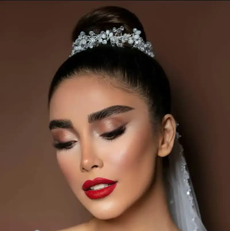 مدل آرایش عروس با رژ قرمز