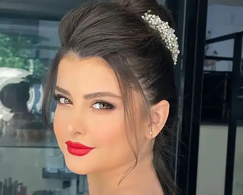 مدل آرایش عروس با رژ قرمز