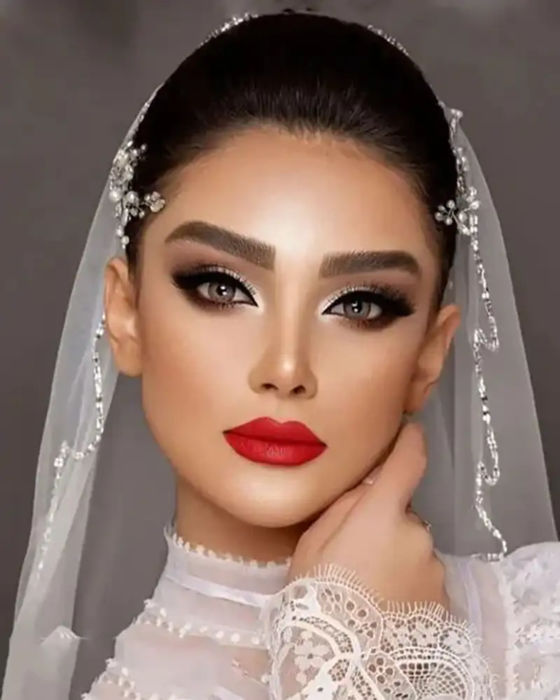 مدل آرایش عروس با رژ قرمز