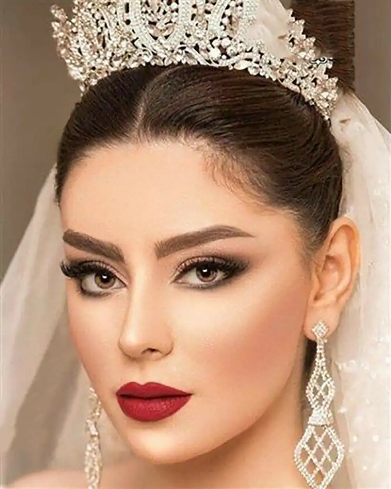مدل آرایش عروس با رژ قرمز
