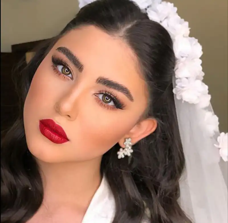مدل آرایش عروس با رژ قرمز