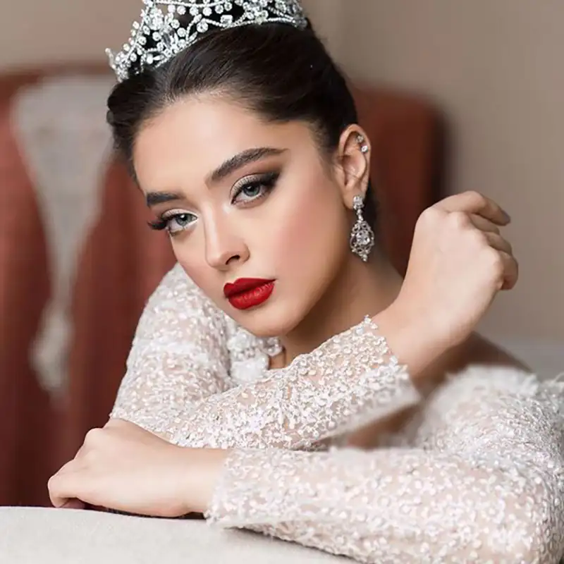 مدل آرایش عروس با رژ قرمز