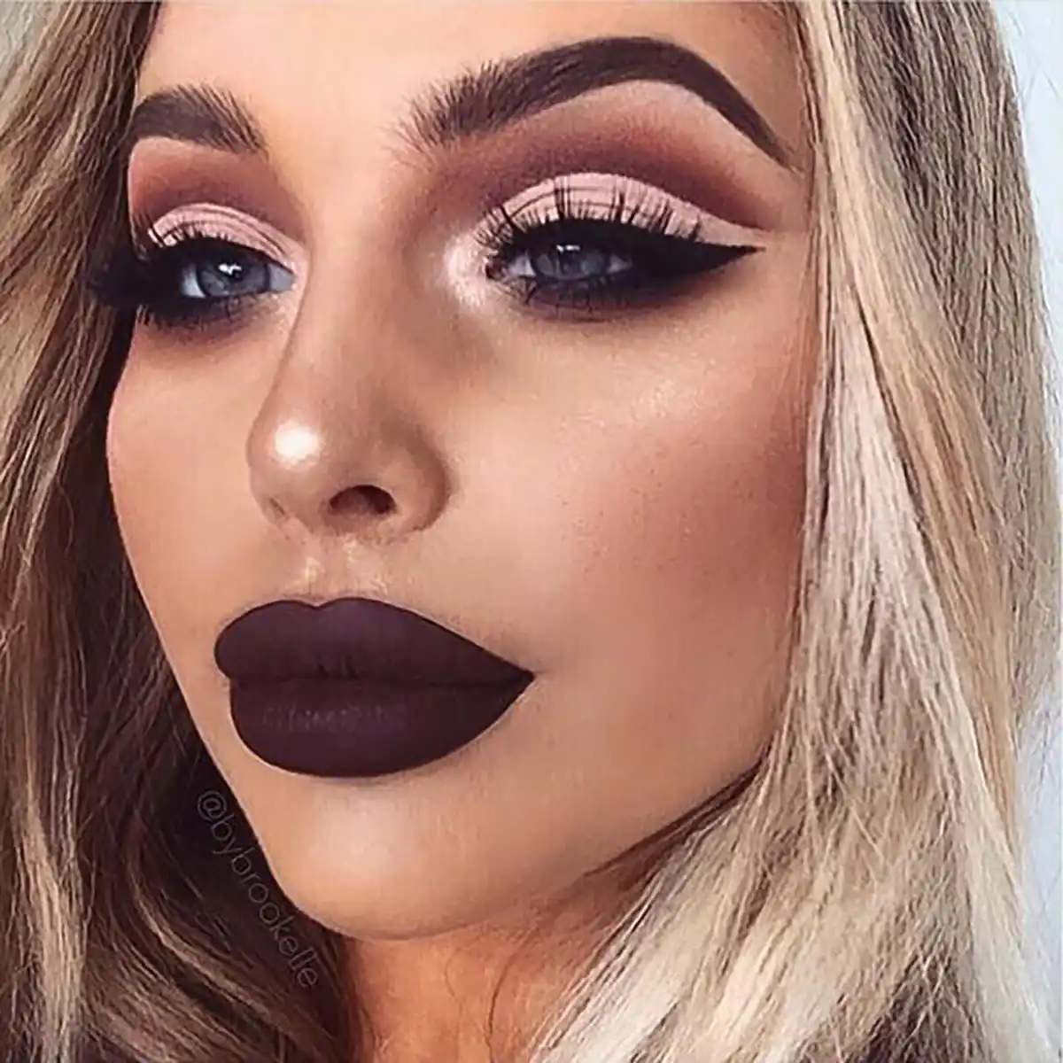 زیباترین رنگ رژ لب تیره