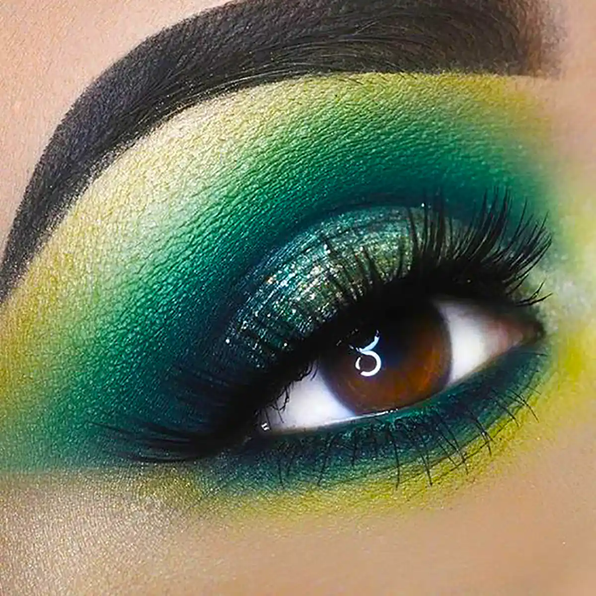سایه چشم سبز غلیظ