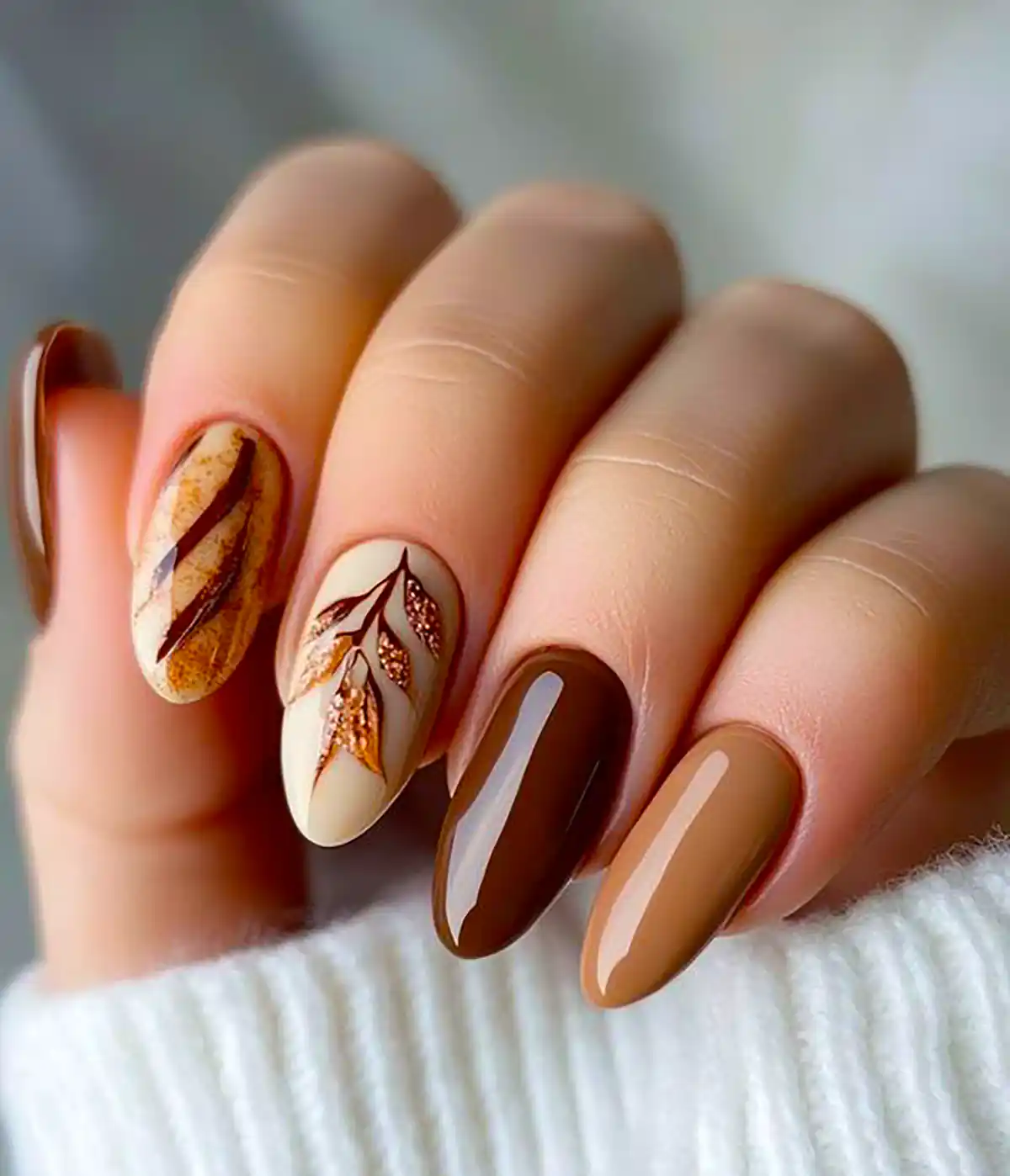 طراحی ناخن قهوه ای شیک