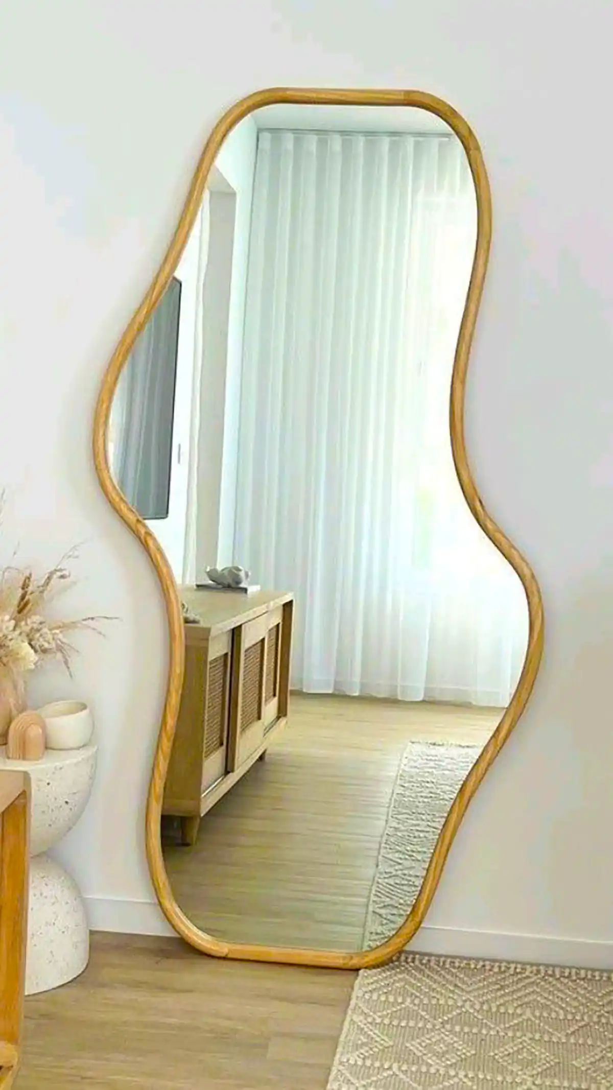 آیینه قدی مینیمال دفرمه