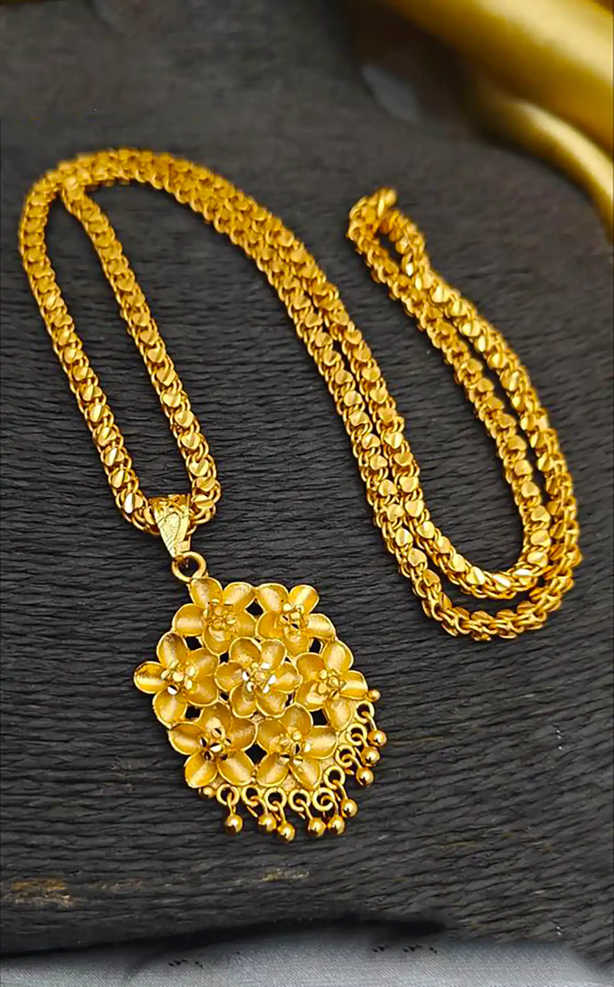 گردن آویز گل بزرگ