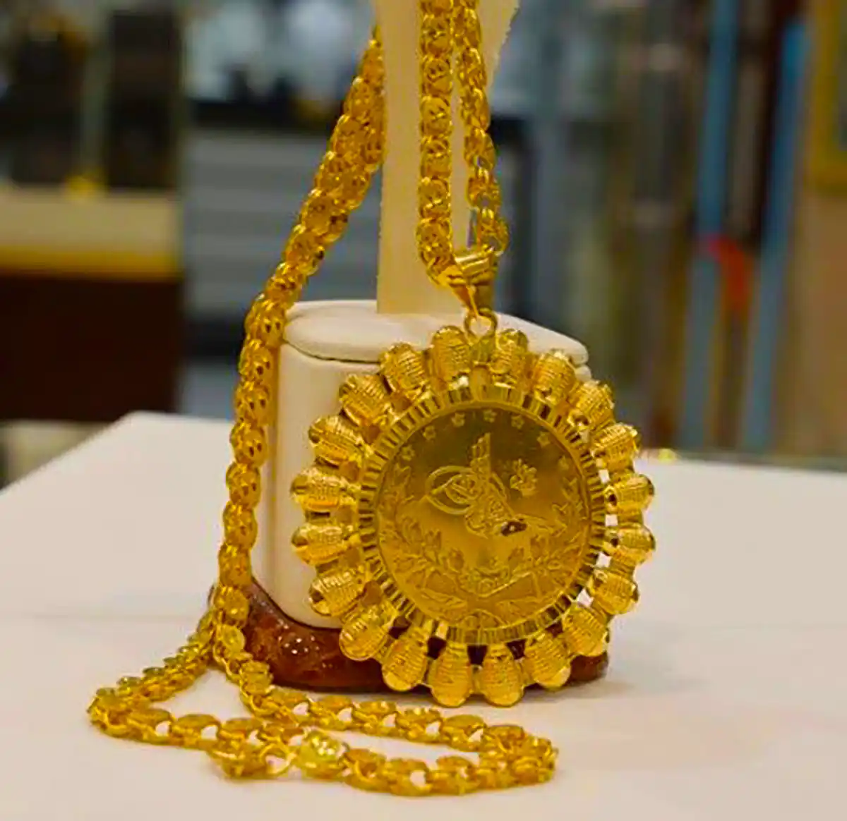 گردن آویز گل بزرگ