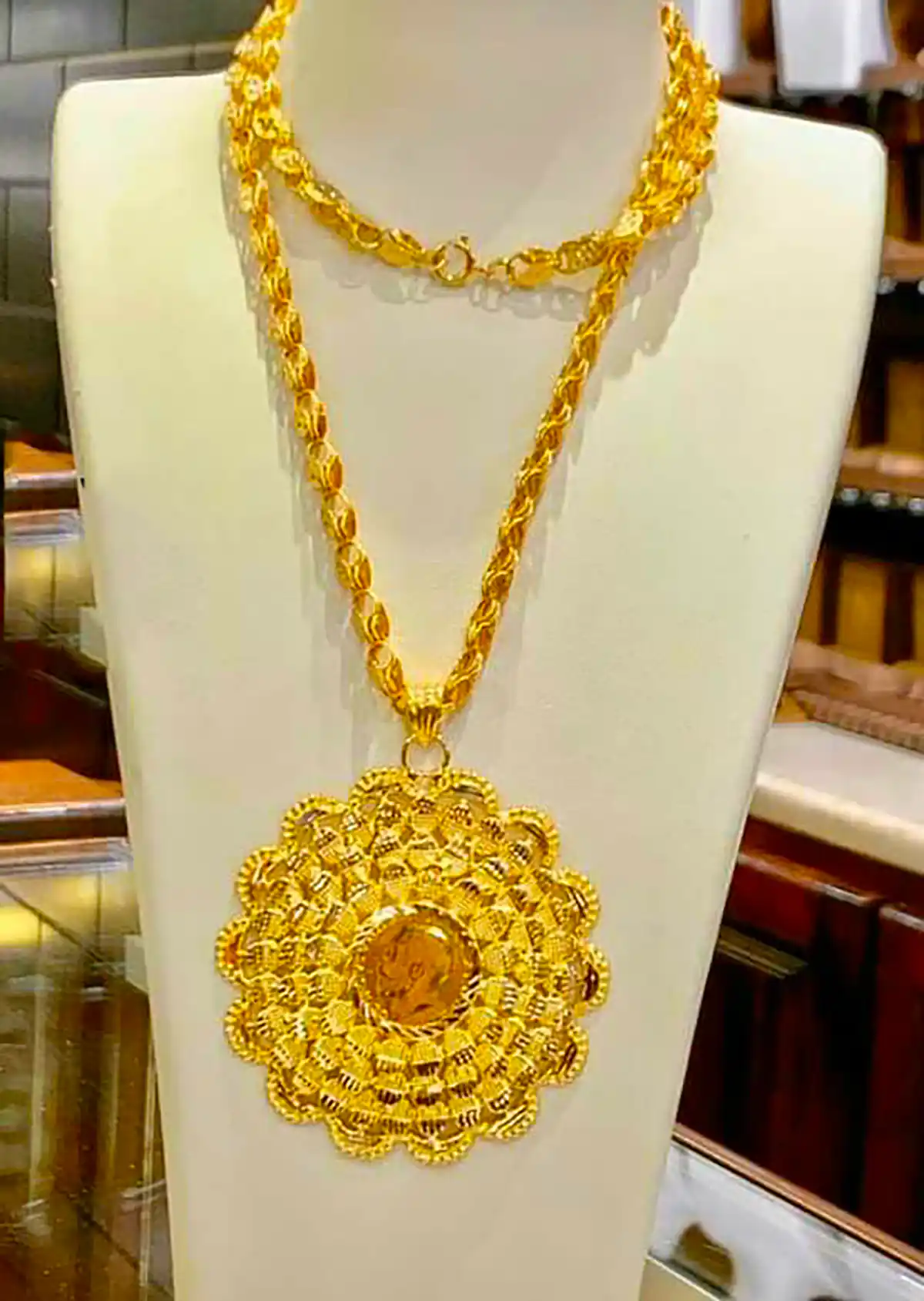 گردن آویز گل بزرگ