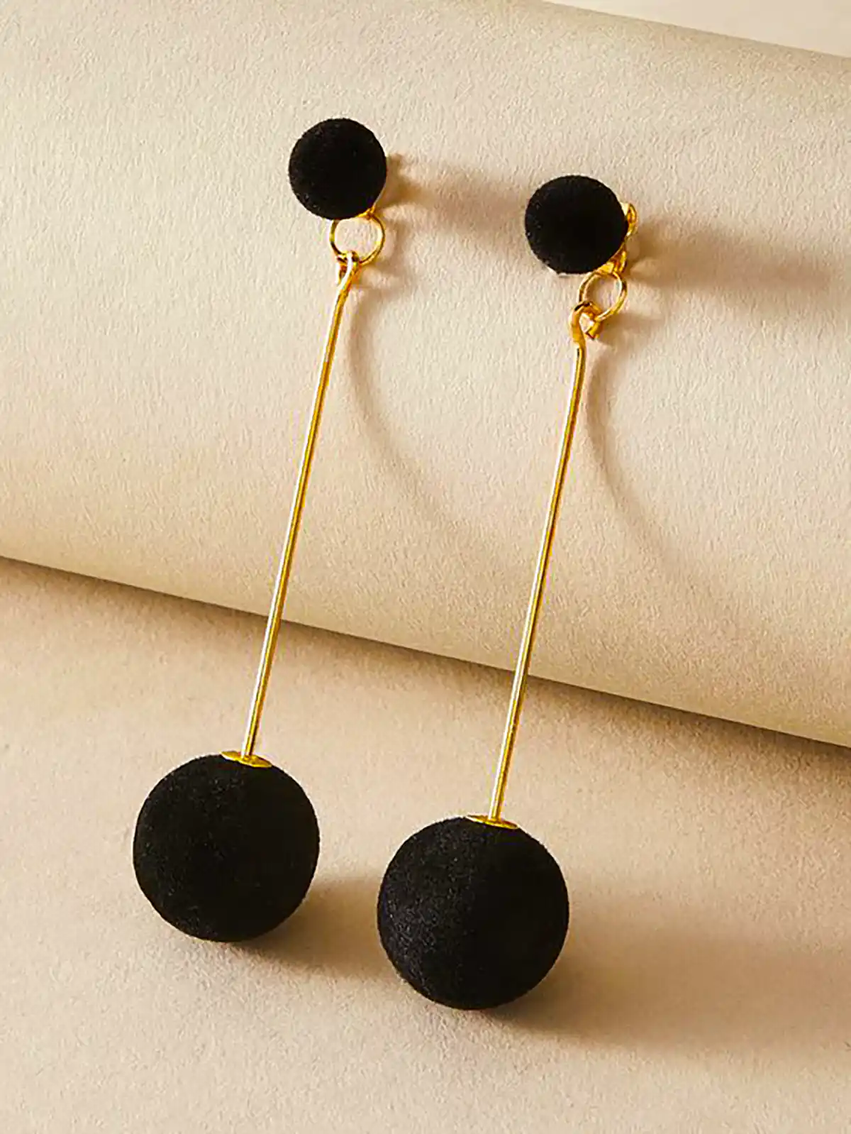 گوشواره آویز مشکی خاص