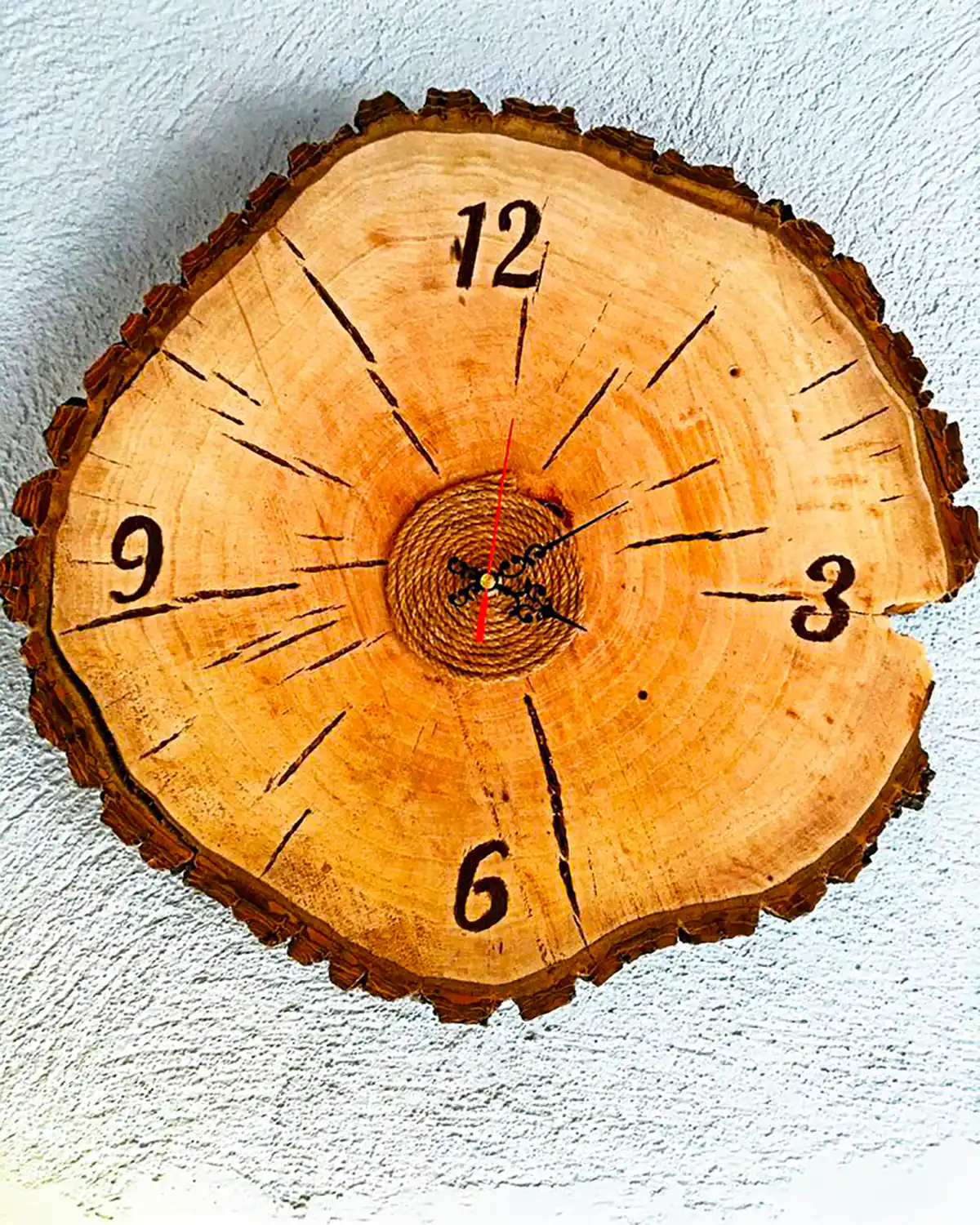 ساعت دیواری چوبی مدرن
