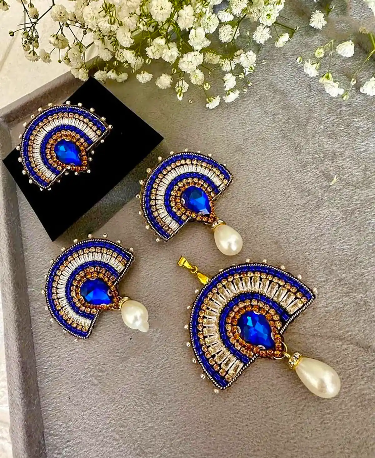 گوشواره جواهر دوزی شده جذاب