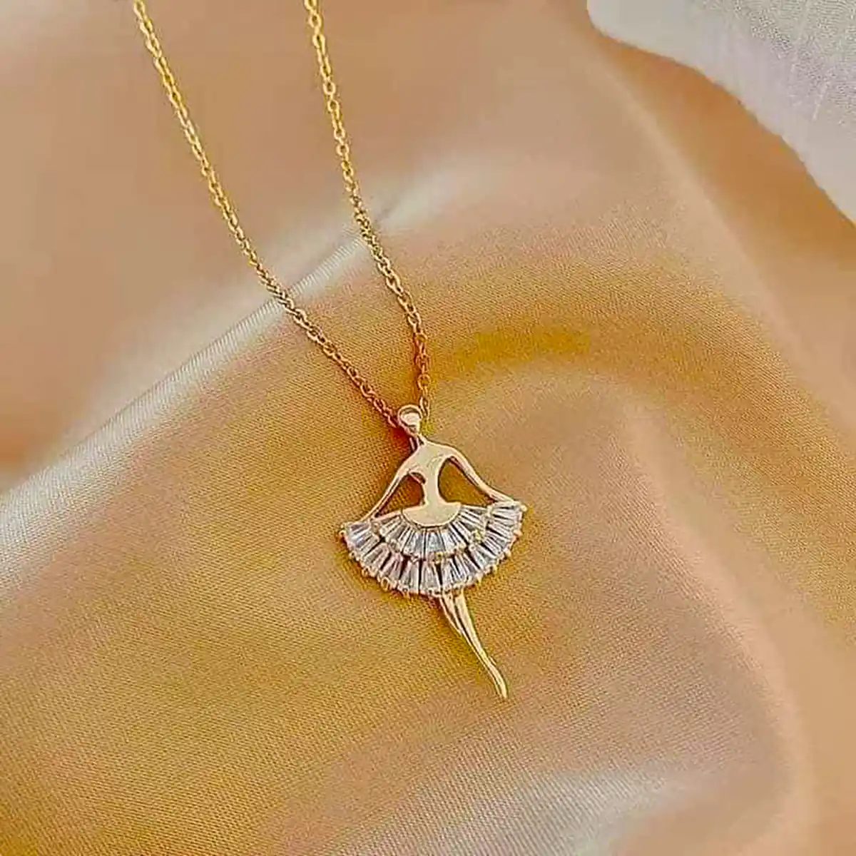 گردن آویز رقص باله
