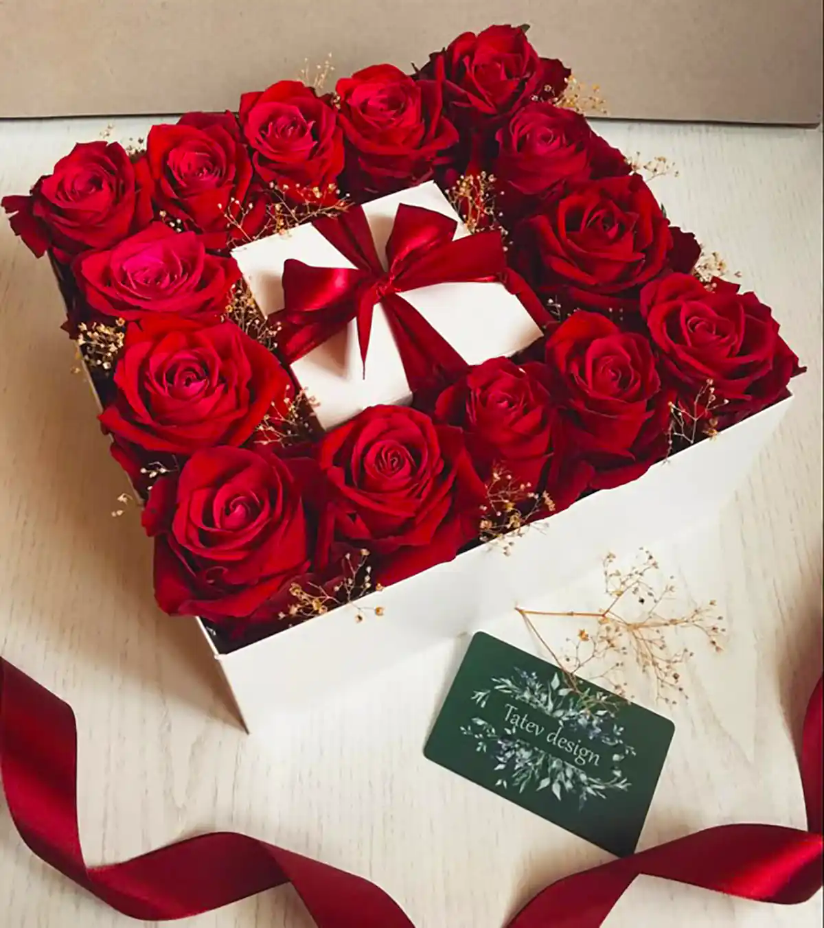 باکس هدیه با گل طبیعی