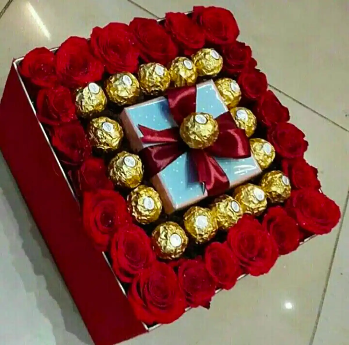 باکس هدیه با گل طبیعی