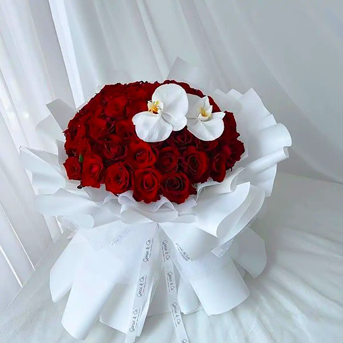 دسته گل رز قرمز و شیک