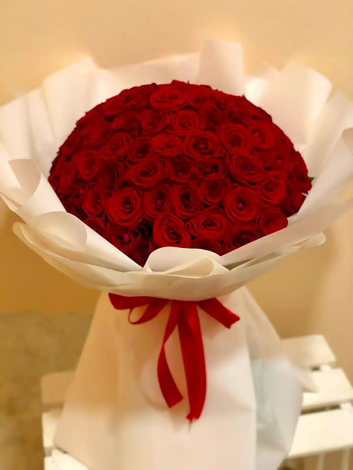 دسته گل رز قرمز و شیک