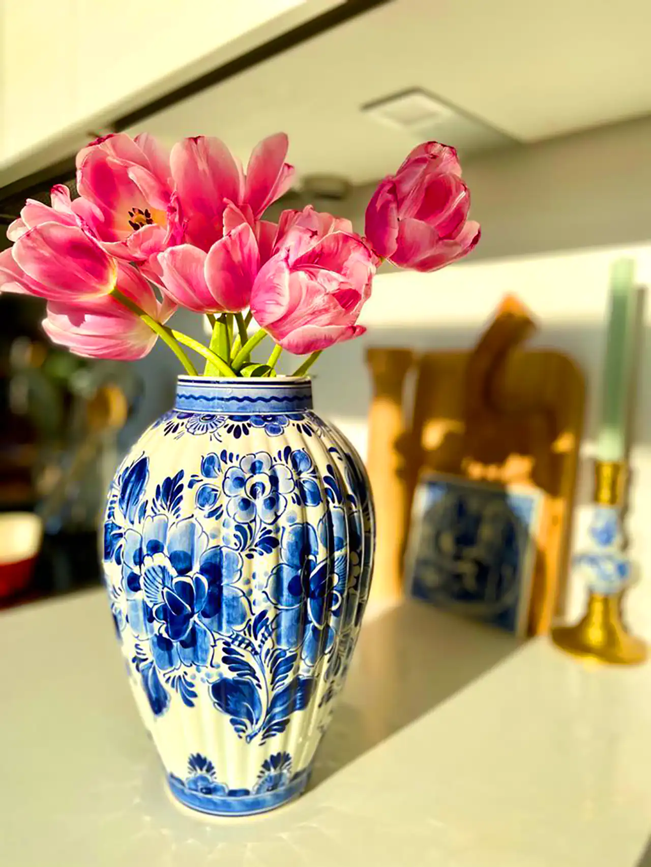 گلدان دکوری سفید آبی