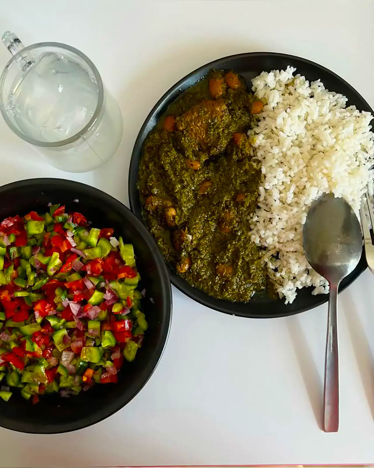 سرو خورشت قرمه سبزی ایرانی