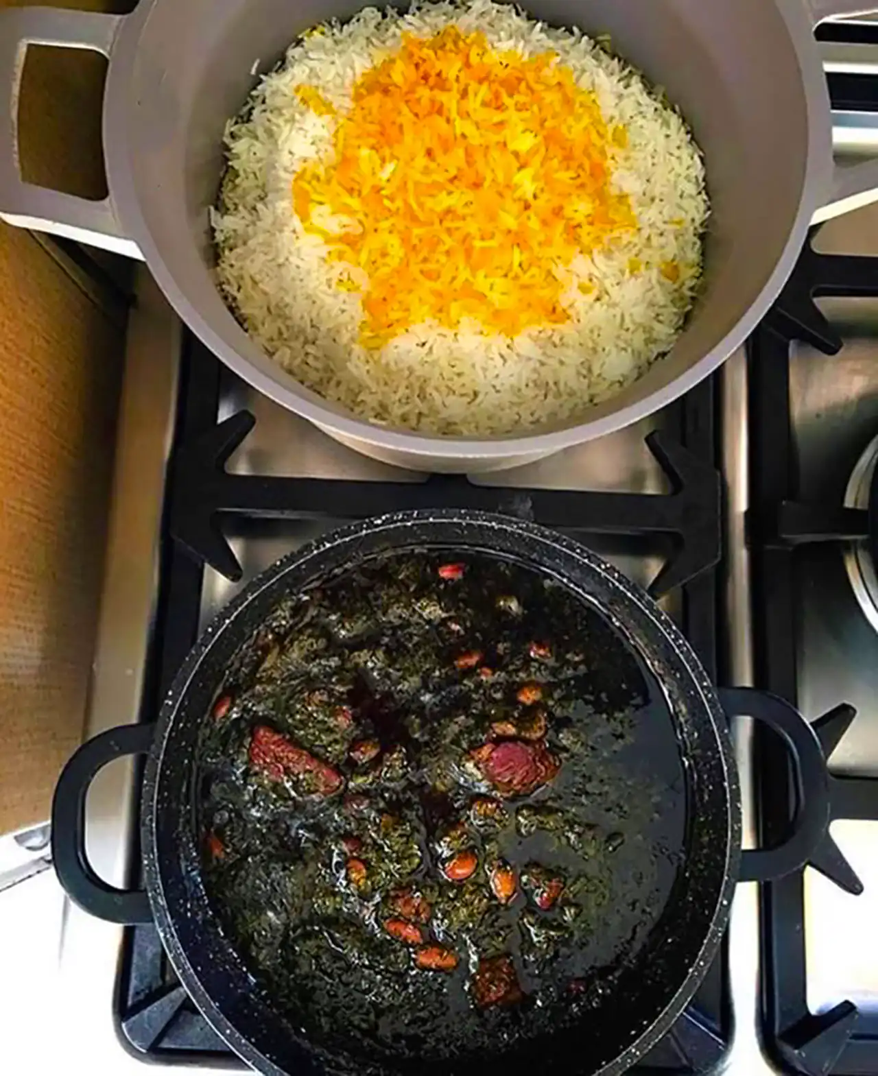 سرو خورشت قرمه سبزی ایرانی