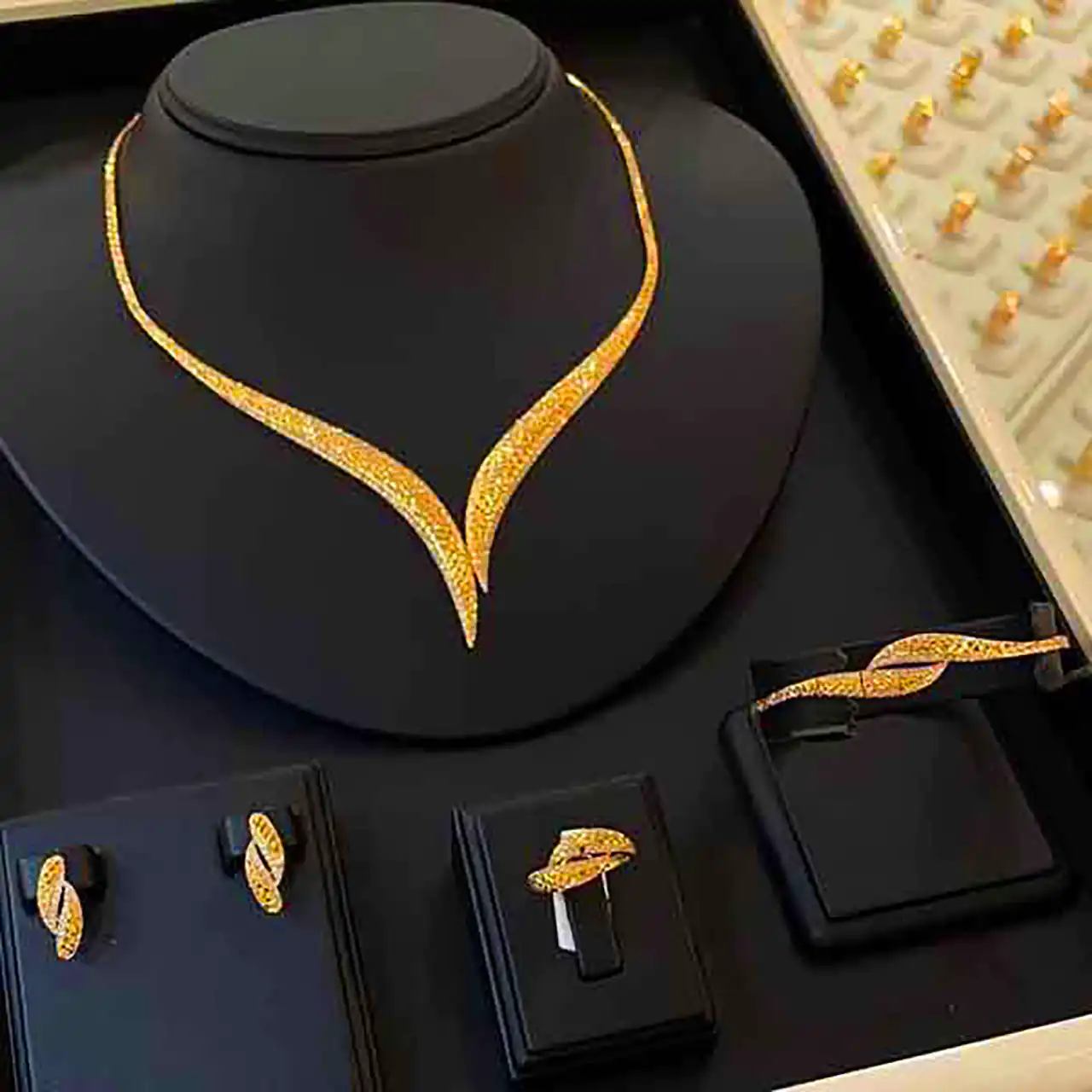 سرویس طلا برای عروس