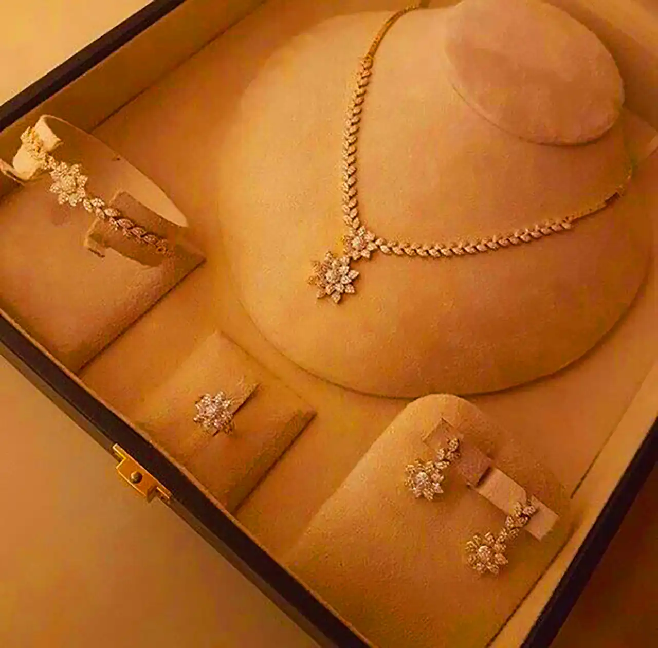 سرویس طلا برای عروس