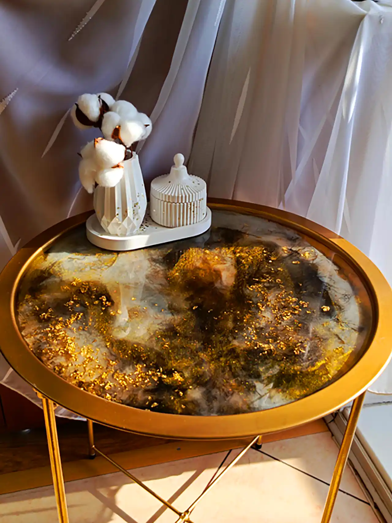 میز رزینی مدرن صفحه شیشه ای