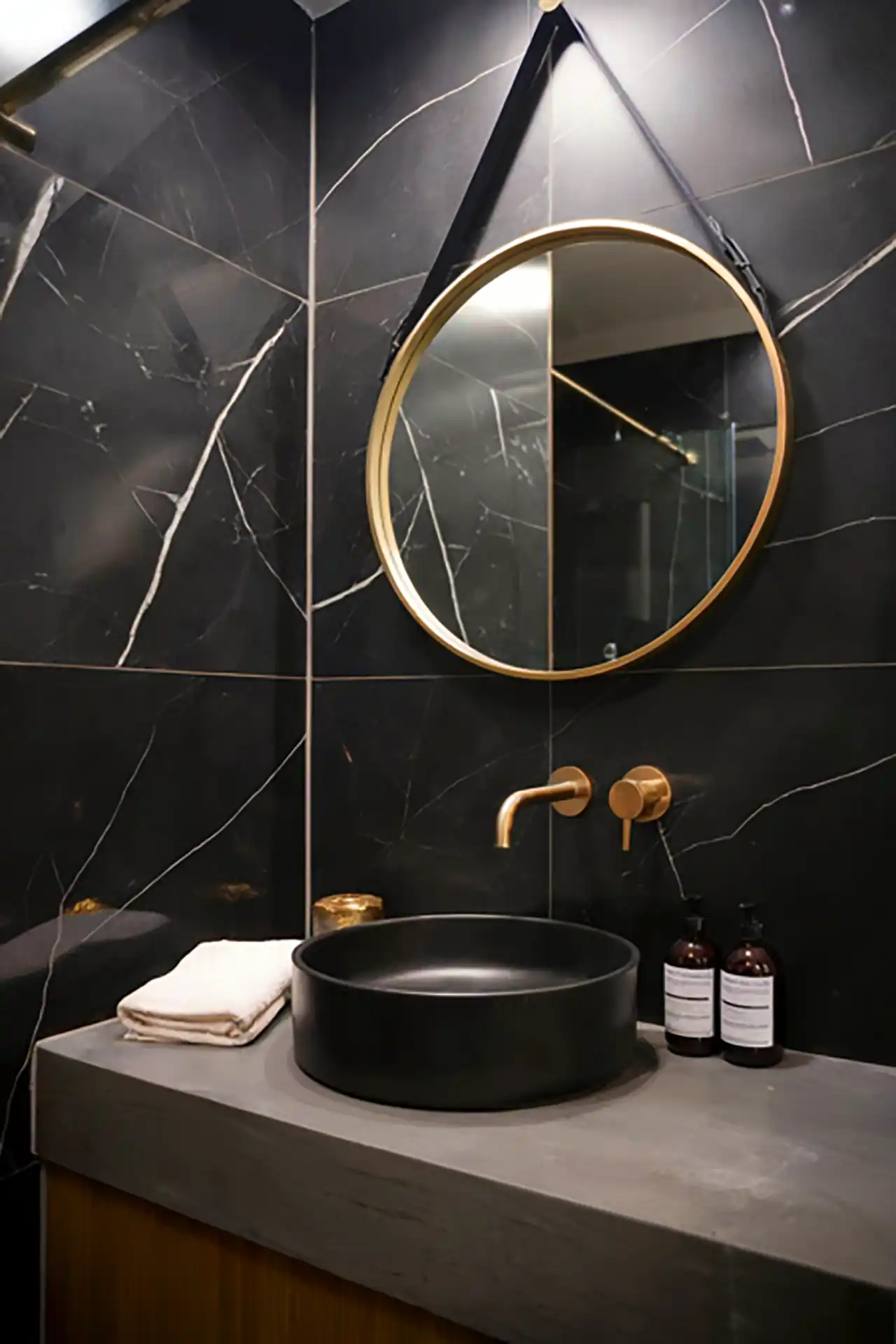 طراحی حمام لاکچری مشکی
