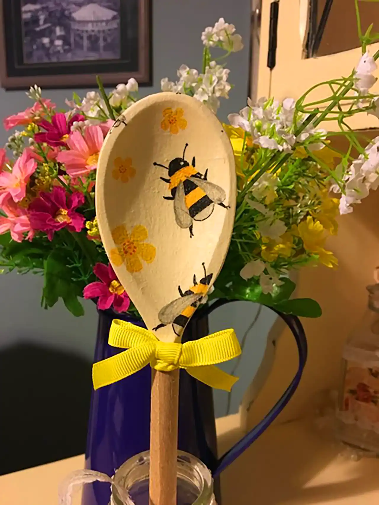 طراحی خلاقانه روی قاشق چوبی 