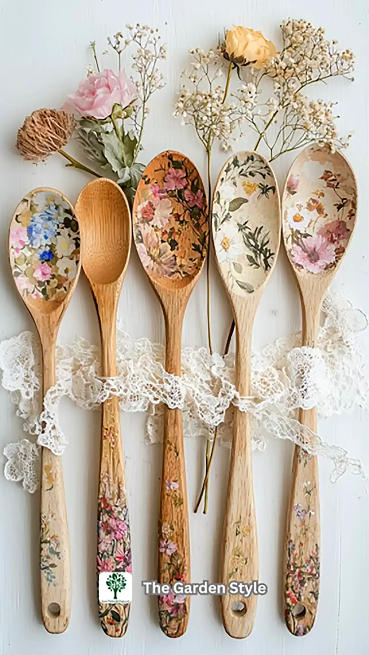 طراحی خلاقانه روی قاشق چوبی 