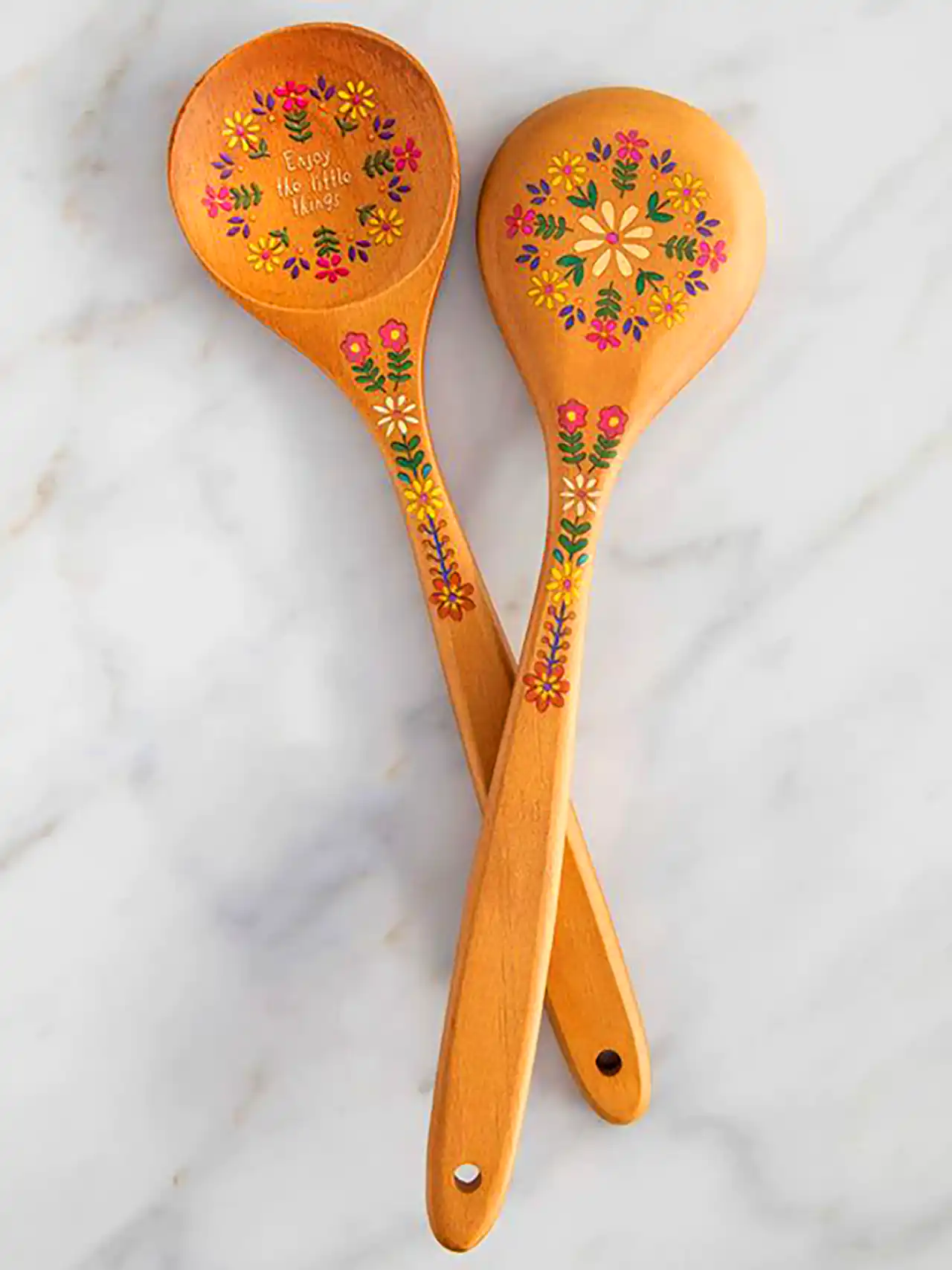 طراحی خلاقانه روی قاشق چوبی 